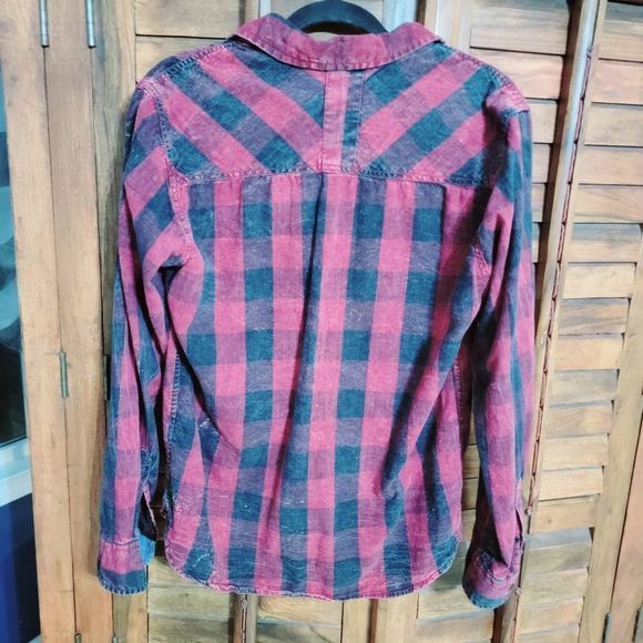 Carbon Classic fit men's button down shirt  black and red distressed look medium - Picture 2 of 6